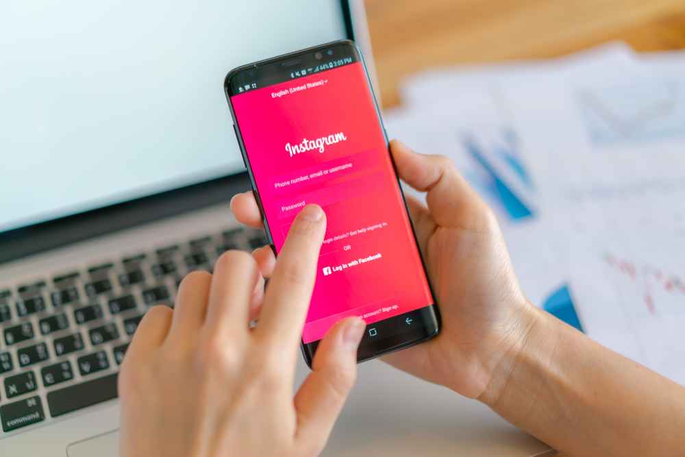 Os aplicativos de templates são muito usados para publicações no Instagram. Imagem de janoon028 no Freepik
